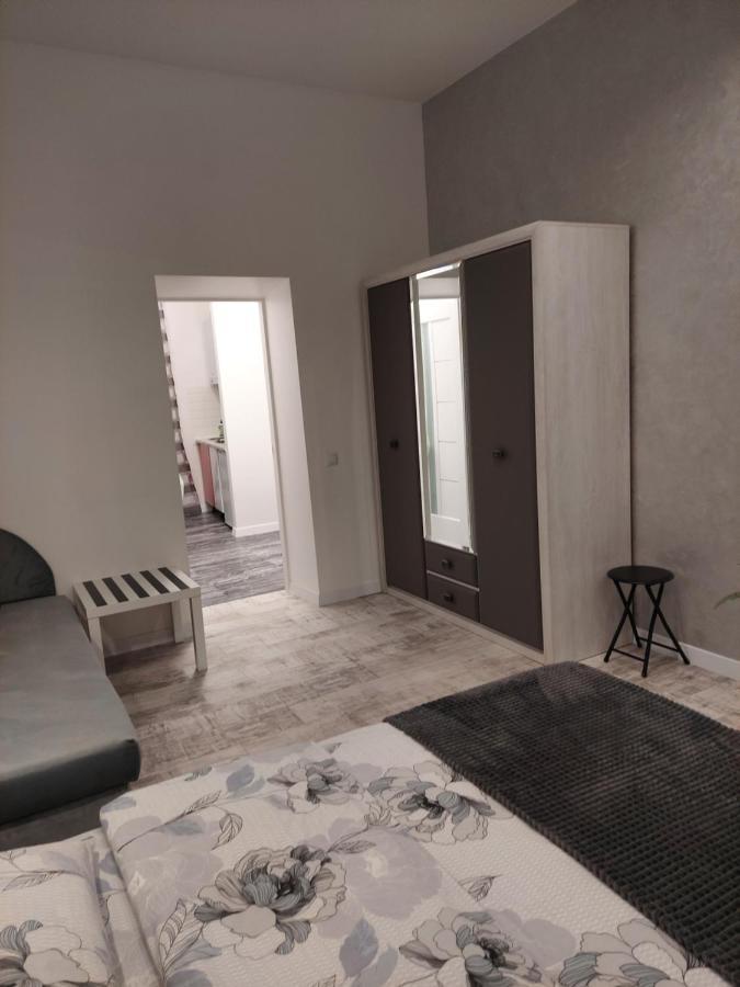 Ferienwohnung Однокомнатная Форум-Центр Lemberg Exterior foto