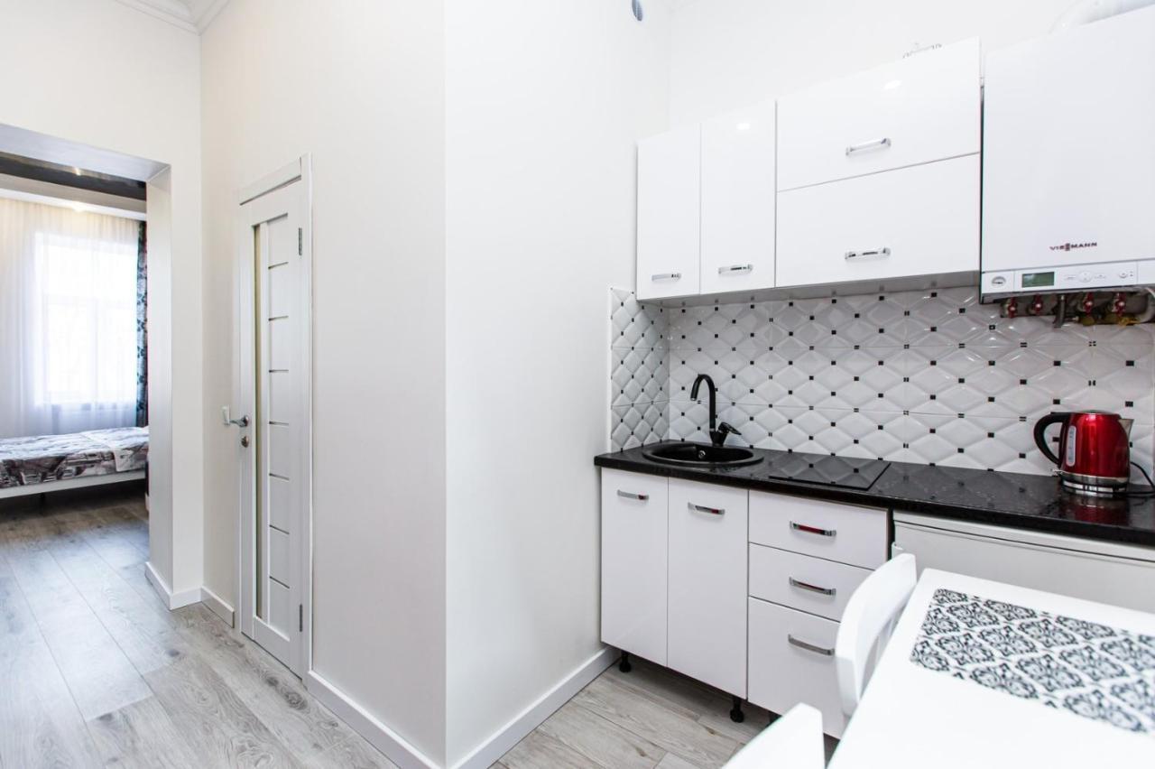 Ferienwohnung Однокомнатная Форум-Центр Lemberg Exterior foto