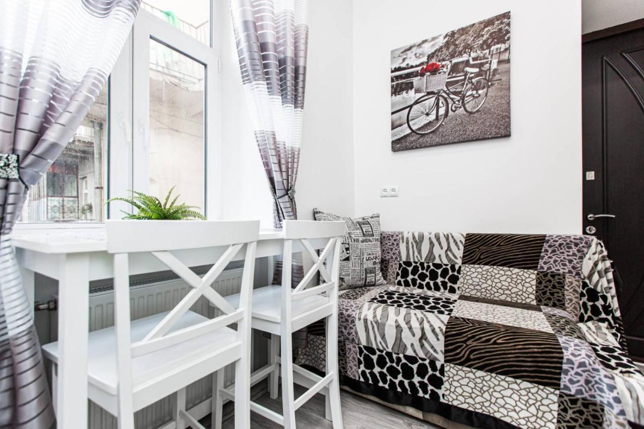 Ferienwohnung Однокомнатная Форум-Центр Lemberg Exterior foto